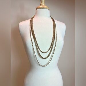 GOLD LAYERED NECKLACE